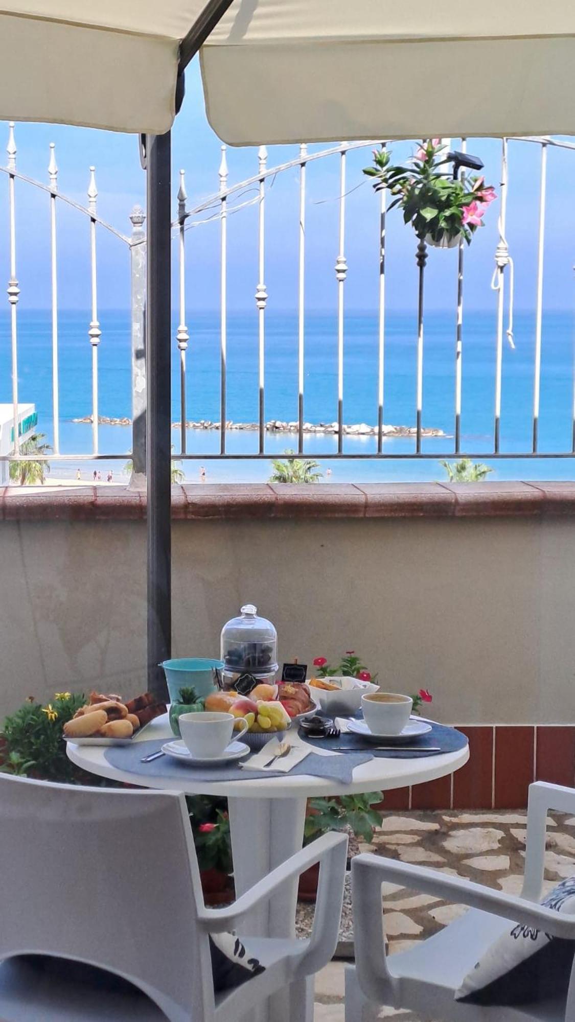 Tramonto Sul Mare Bed and Breakfast Termoli Buitenkant foto